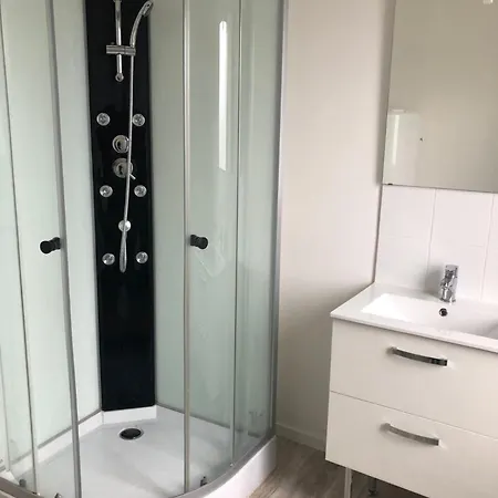 Apartment 2, 1er Etage A 700 M De La