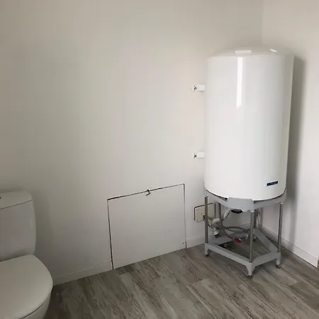 Apartment 2, 1er Etage A 700 M De La *